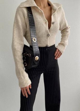 Кардиган укорочений базовий стильний тренд  в’язаний з ґудзиками зара zara з комірцем поло білий молочний малина фуксія рожевий чорний бежевий