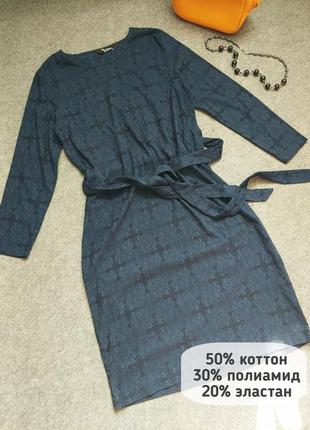 Елегантне обтисле трикотажне плаття з гарною вичинкою тканини темно-синього кольору 46-48 розміру