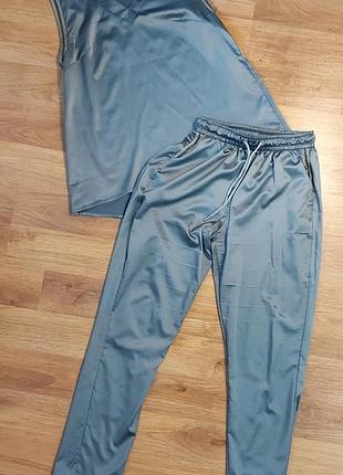 Костюм атласный