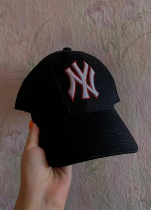 Кепка жіноча