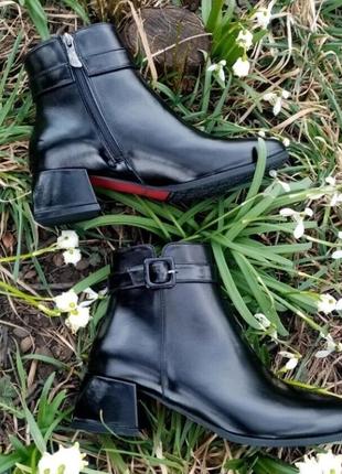 Розпродаж. шкіряні ботільони на осінь. шкіра наплак, не лак