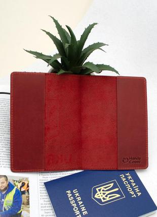 Обкладинка шкіряна на закордонний паспорт "карта" (червона)5 фото