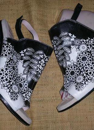 39р-25.3 см кожа босоножки aldo rise  стелька 25.3 каблук 10.5 ширина подошвы 9 см на левом нет одно