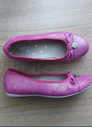 Кожаные туфли балетки розового цвета