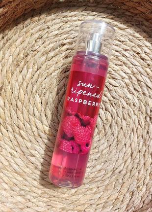 Парфюмированный спрей bath and body works sun-ripened raspberry fine fragrance mist 236 мл