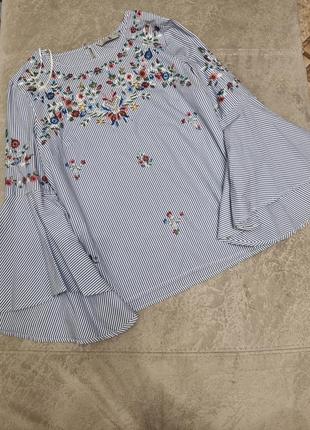 Гарна блузочка з вишивкою