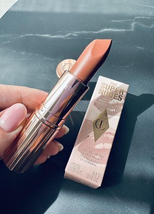 Charlotte tilbury matte revolution lipstick помада в оттенке catwalking