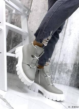 Натуральные кожаные серые демисезонные и зимние ботинки на белой подошве4 фото