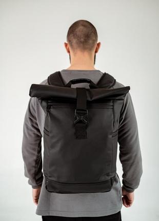 Класичний чорний рюкзак