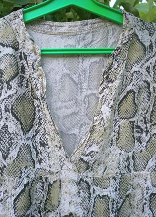 Ярусная штапелная туника или короткая платье в змеиный принт.
оверсайз,48-52разм3 фото