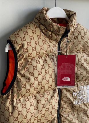 Брендовая мужская жилетка / качественная жилетка gucci x the north face на каждый день3 фото