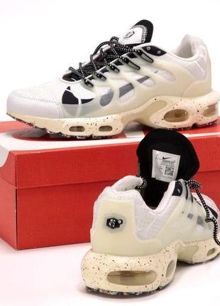 Текстильні кросівки nike air max tn plus white biege (найк тн плюс повністю білі на балоні чоловічі та жіночі)6 фото