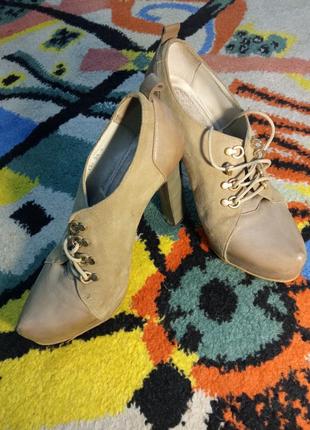 Ботинки на каблуке и платфоме