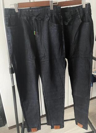 Модные чёрные женские джинсы-джогеры  с нашивками батал с 52 по 62 размер