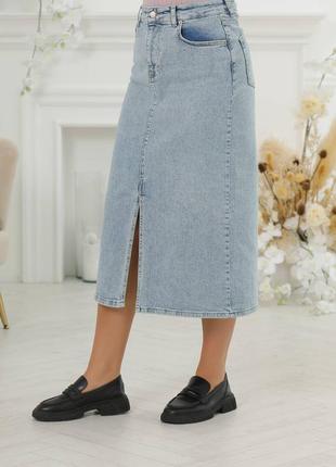 Джинсовая юбка миди полубалта с обработанным швом, юбка-миди с разрезом3 фото