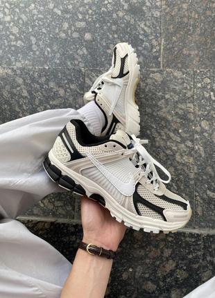 Женские кроссовки nike zoom vomero 5 beige white black 36