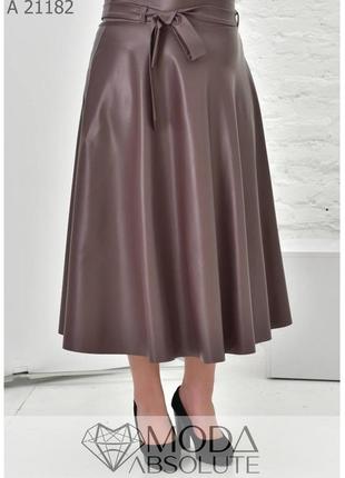 Коричневая стильная юбка миди из эко-кожи на трикотажной основе батал с 50 по 74 размер3 фото