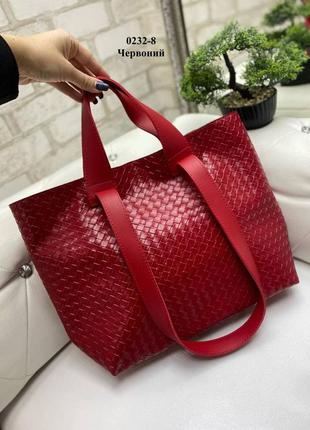 Большая и красивая красная женская сумка с имитацией плетения