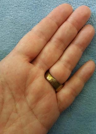 Винтажное кольцо с эмалью и кристаллами2 фото