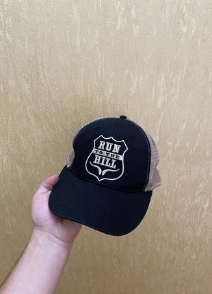 Кепка run to the hill
