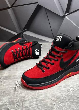 Зимові червоно-чорні черевики nike