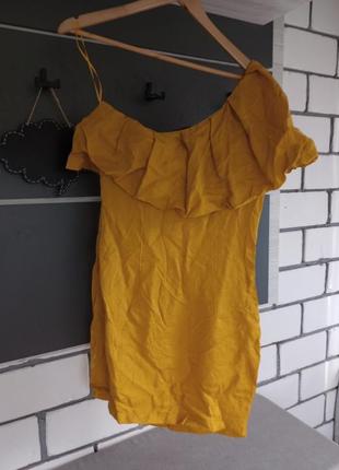 Короткое, желтое с переливом платье, на одно плечо3 фото