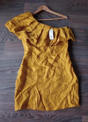Короткое, желтое с переливом платье, на одно плечо1 фото