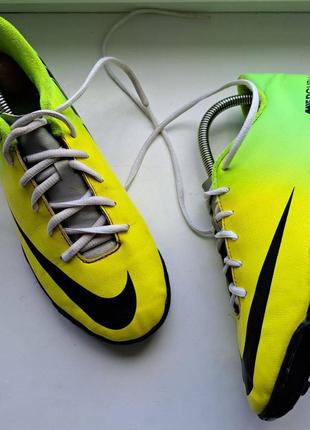 Сороконіжки для футболу 
nike mercurial1 фото