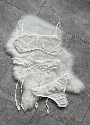 Сексуальный полупрозрачный комплект женского белья: лиф, трусики и пояс