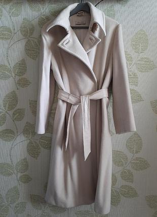 Пальто iblues от max mara fashion ,95% вержинская шерсть 5% кашемир,раз d-40, usa-10( м-l),лайковый