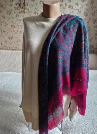 Женский палантин шарф  платок с восточным узором сделано в италии  fabrique en italie