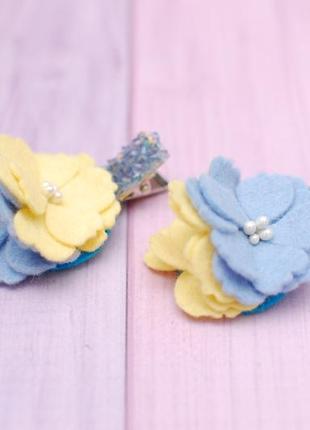 Заколки с гортензией желто-голубые