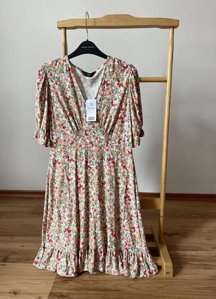 Платье в цветочный принт f&amp;f m