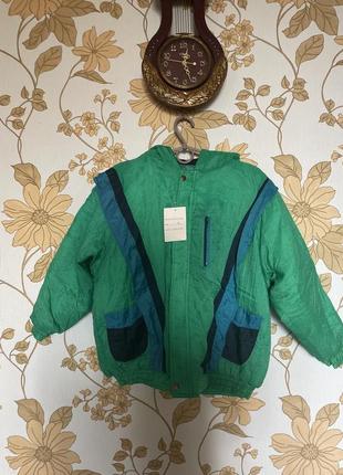 Куртка-ветровка зеленая