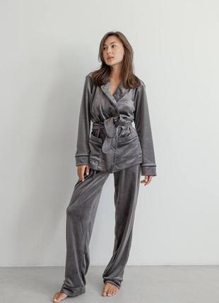 20671 eva пижама велюр на запах короткий халат с поясом брюки с карманами серый