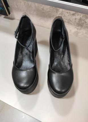 Туфли женские на танкетке