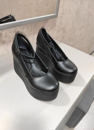 Туфли женские на танкетке