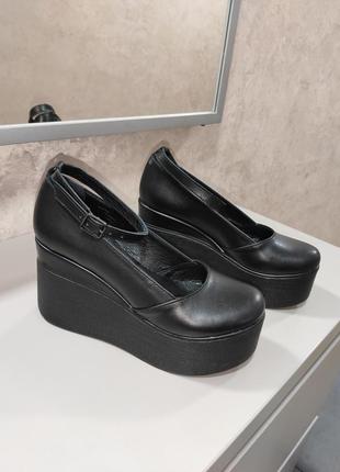 Туфли женские на танкетке