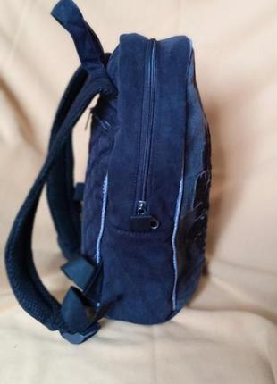 Темный прочный джинсовый рюкзак и брелок в подарок5 фото