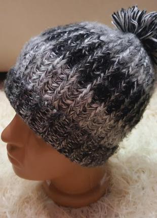 Вязаная шапка зима с бубоном, серая шапка