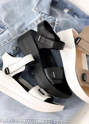 Босоніжки сандалі шкіряні на платформі білі бежеві