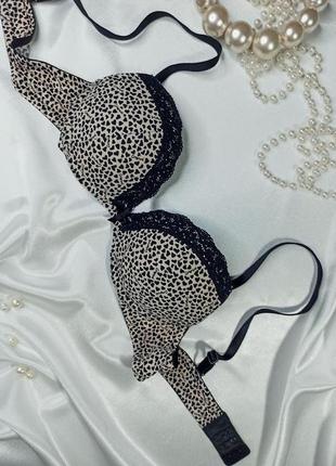 Стильный базовый бюстгальтер пуш ап для глубокого декольте в восхитительный принт censored