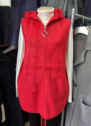 Красная женская удлиненная жилетка с альпаки батал 52-58 размер