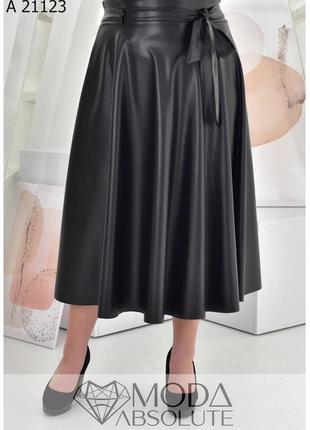 Черная стильная юбка миди из эко-кожи на трикотажной основе батал с 50 по 74 размер
