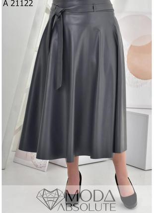 Графитовая стильная юбка миди из эко-кожи на трикотажной основе батал с 50 по 74 размер3 фото