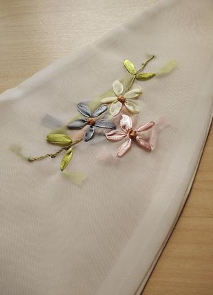 Прихват для штор с вышивкой