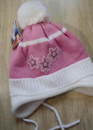 Розовая шапка-ушанка с пумпоном на завязку с рисунком1 фото