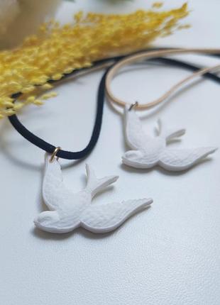 Хіт сезону! підвіска чокер біла пташка ластівка на замшевому шнурі, стильно та жіночно ❤️ handmade7 фото
