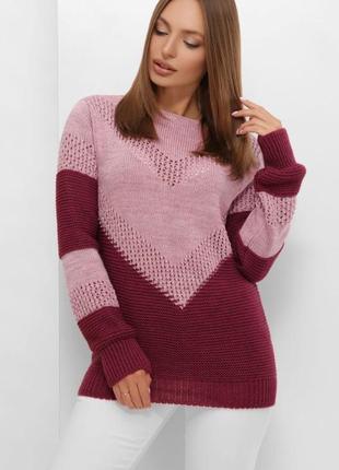 Малиновый двухцветный женский вязаный свитер оверсайз с 44 по 52 размер