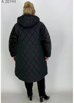 Черная зимняя женская удлиненная куртка с водоотталкивающим эффектом батал с 66 по 76 размер3 фото